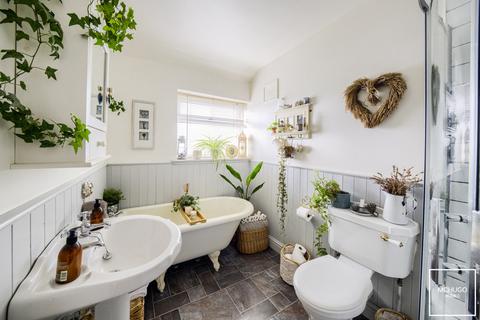 11 Conway Avenue, Oldbury, B68 9NS