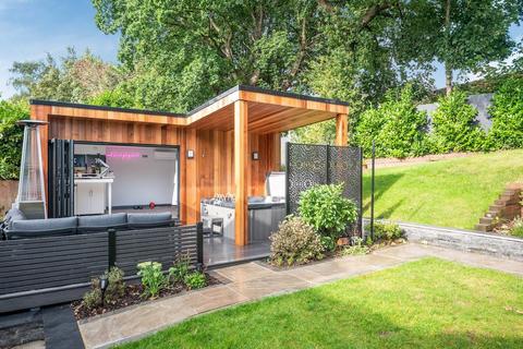 10 Herington Grove, Hutton, Brentwood, CM13 2NN