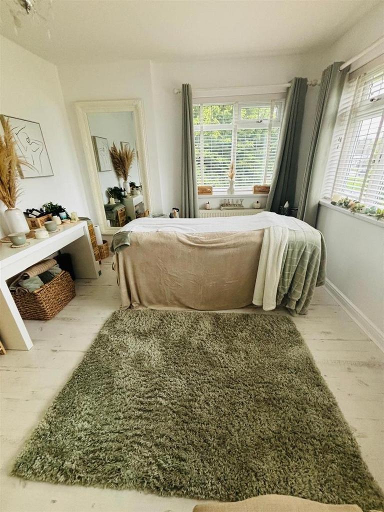 Bed3.jpg