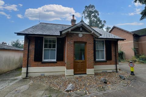 10 Pitfield, Chelmsford, CM2 9QY