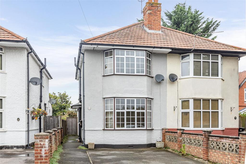 Hart Road, Byfleet KT14 2 bed semidetached house for sale £439,500