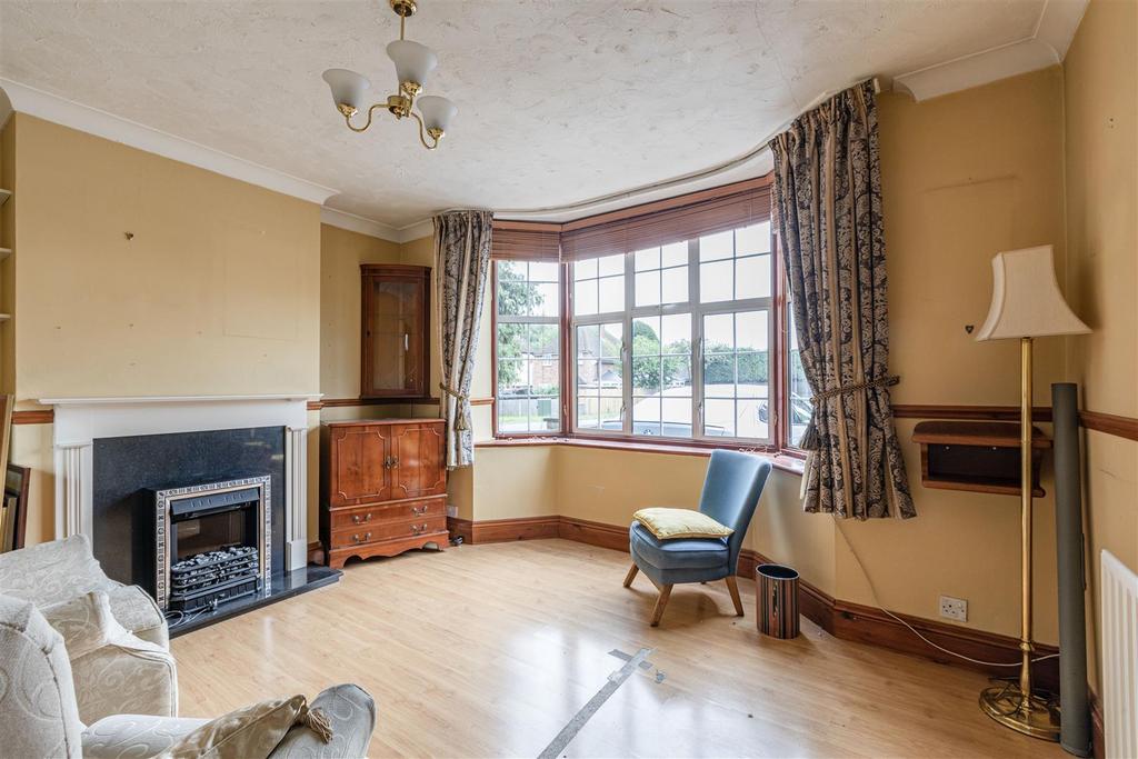 Hart Road, Byfleet KT14 2 bed semidetached house for sale £439,500