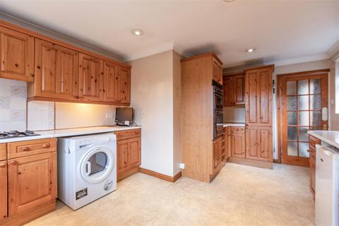 4 Hart Road, Byfleet, West Byfleet, KT14 7NQ