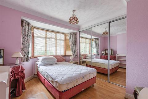 4 Hart Road, Byfleet, West Byfleet, KT14 7NQ