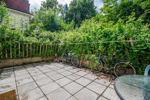 3 bedroom flat to rent, Muswell Avenue, Muswell Hill, London, N10