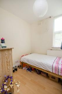 3 bedroom flat to rent, Muswell Avenue, Muswell Hill, London, N10