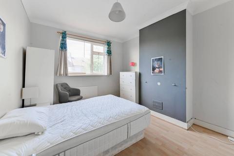 64 Stirling Road, London, N22 5BP