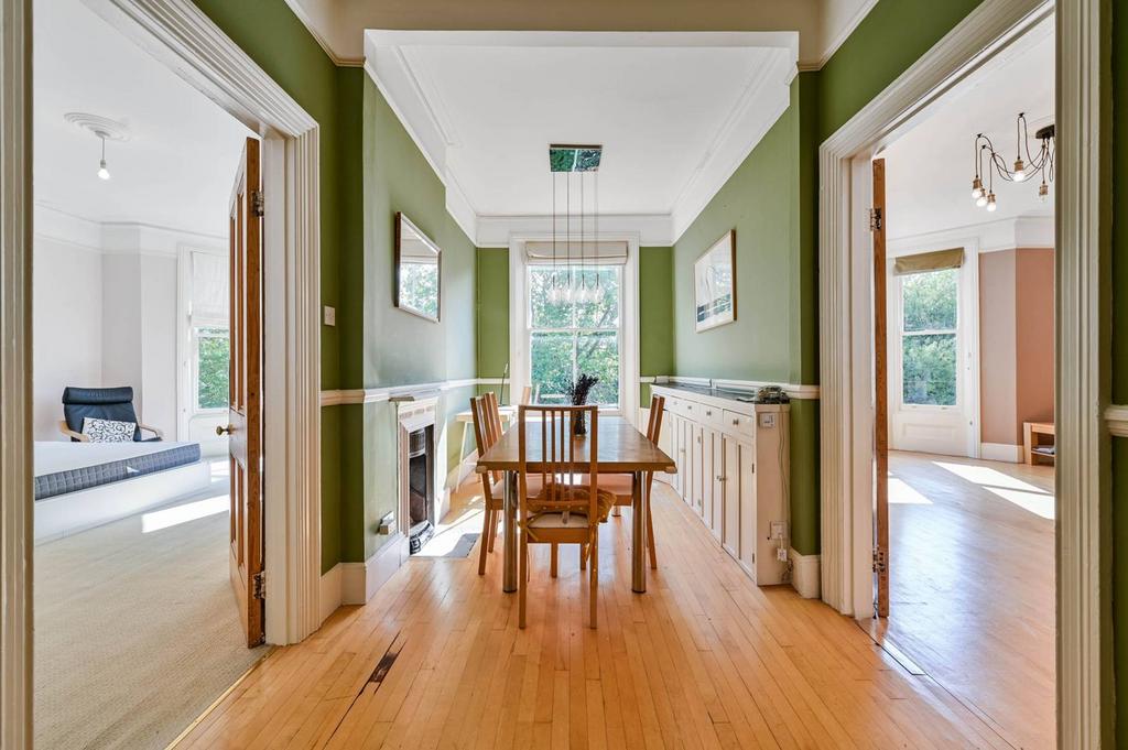 St Johns Park, Blackheath, London, SE3 2 bed flat for sale £700,000