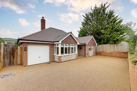 2 bedroom detached bungalow to rent, Vale Avenue, Worthing, BN14