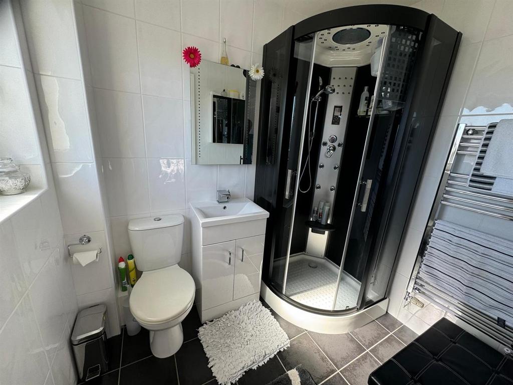 Ensuite shower room