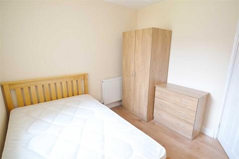 1 bedroom in a house share to rent, Civic Close