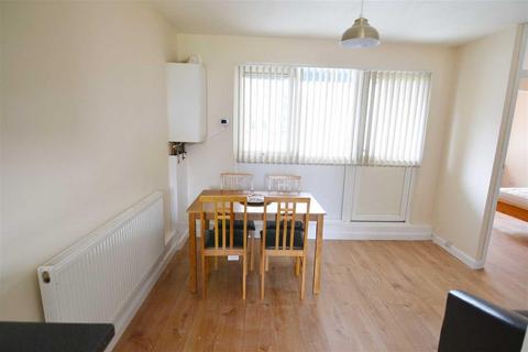 1 bedroom in a house share to rent, Civic Close