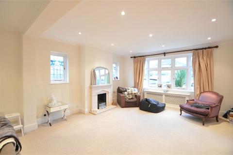 4 bedroom detached house to rent, West Grove, Hersham, Walton-on-Thames, KT12