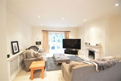 4 bedroom detached house to rent, West Grove, Hersham, Walton-on-Thames, KT12