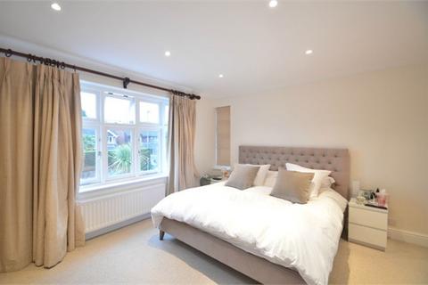 4 bedroom detached house to rent, West Grove, Hersham, Walton-on-Thames, KT12