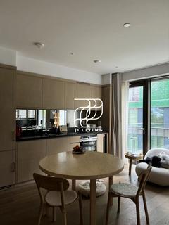 Studio to rent, 1 Viaduct Gardens, SW11