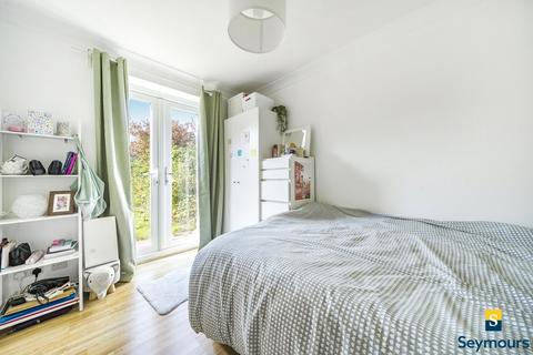 65 Pond Meadow, Guildford, GU2 8LG