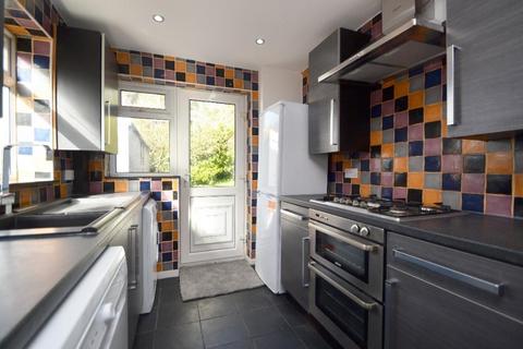 3 bedroom semi-detached house to rent, Plantation Gardens, Leeds LS17