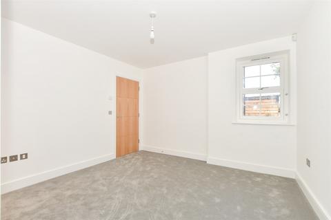 3 bedroom ground floor flat for sale, Queens Park Road, Caterham, Surrey