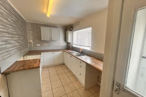 3 bedroom terraced house to rent, Valley Road, Walsall WS3