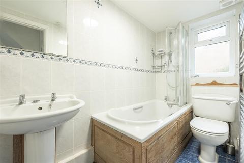 50 Cuckmans Drive, St Albans, AL2 3AX