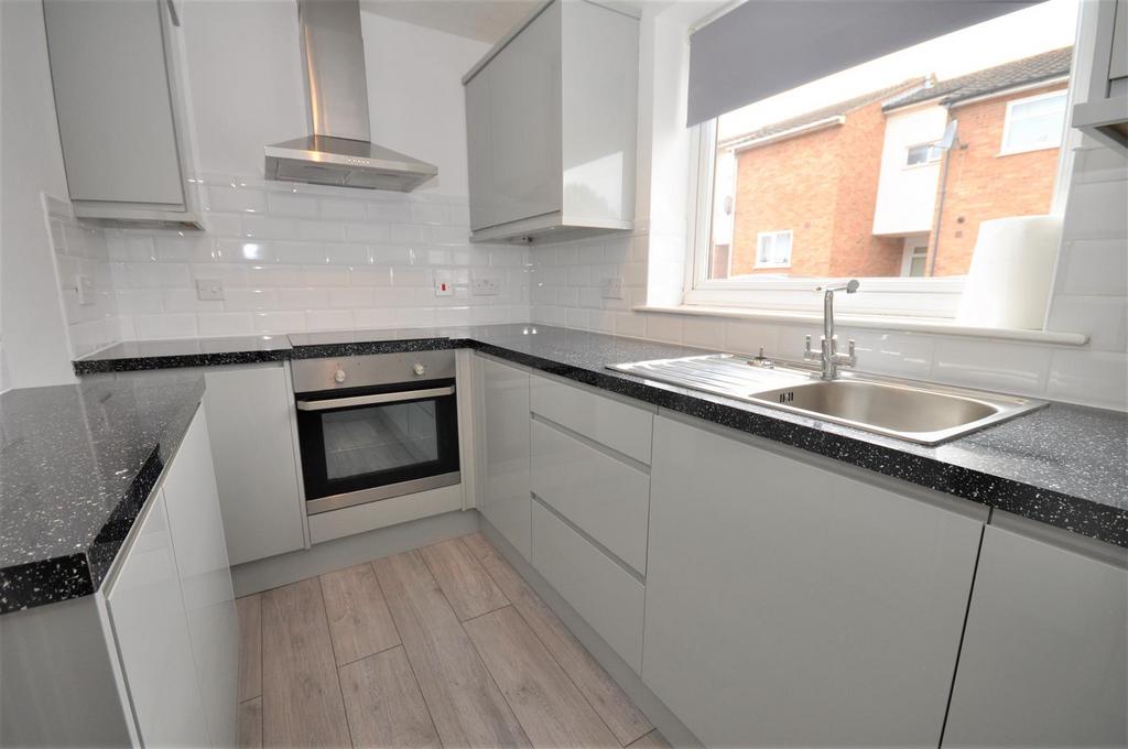 Lambourn Crescent, Leamington Spa 3 bed terraced house to rent £1,200