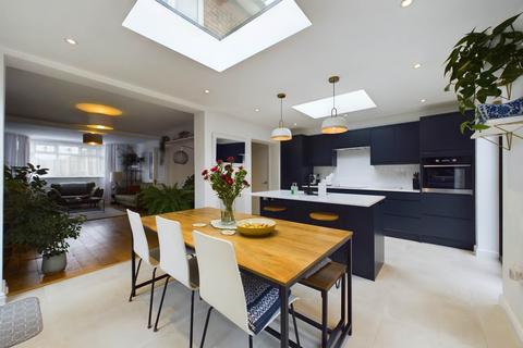 25 Fairway, Hemel Hempstead, HP3 9TP