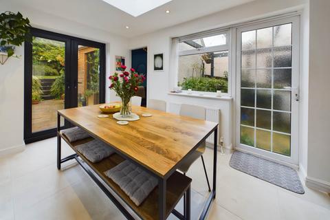 25 Fairway, Hemel Hempstead, HP3 9TP