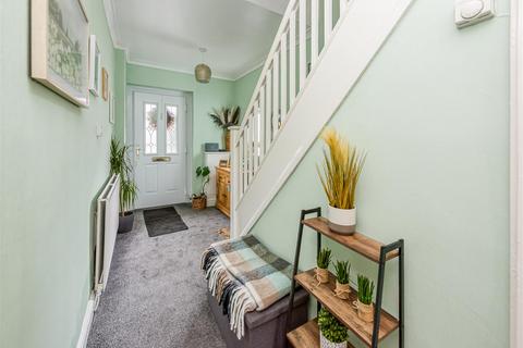 8 Sunridge Avenue, Wombourne, Wolverhampton, WV5 9HF