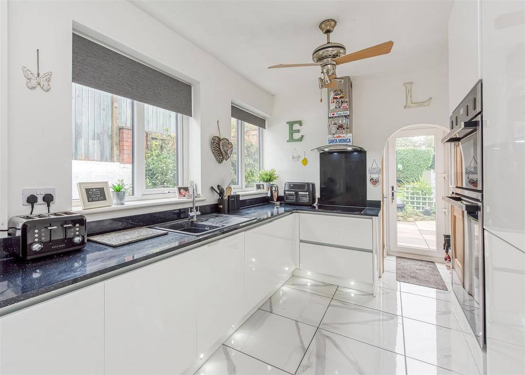 8 Sunridge Avenue-Kitchen A.jpg