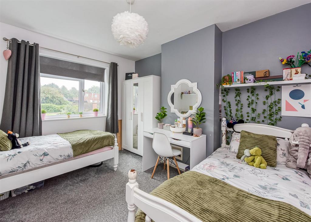 8 Sunridge Avenue-Bedroom 2.jpg