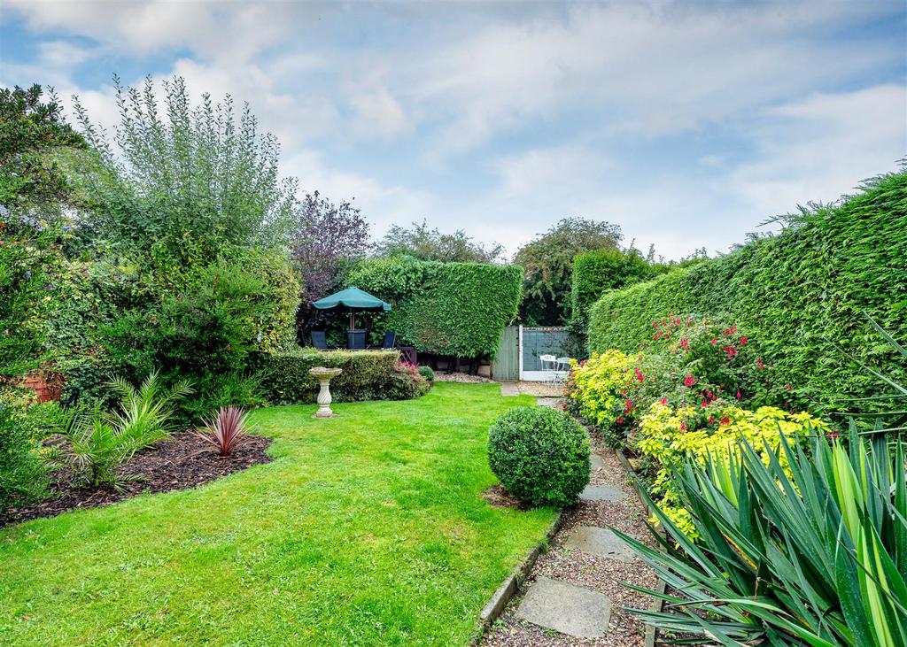 8 Sunridge Avenue-Garden 3.jpg