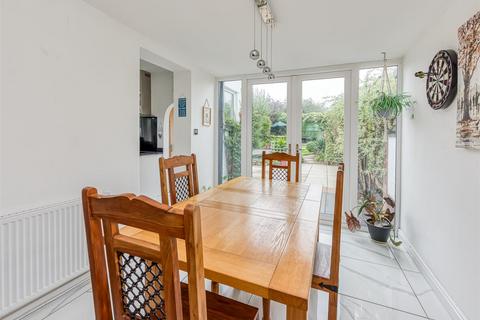 8 Sunridge Avenue, Wombourne, Wolverhampton, WV5 9HF