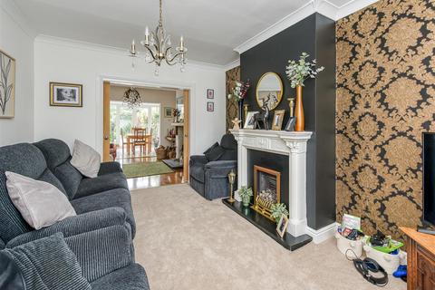 8 Sunridge Avenue, Wombourne, Wolverhampton, WV5 9HF
