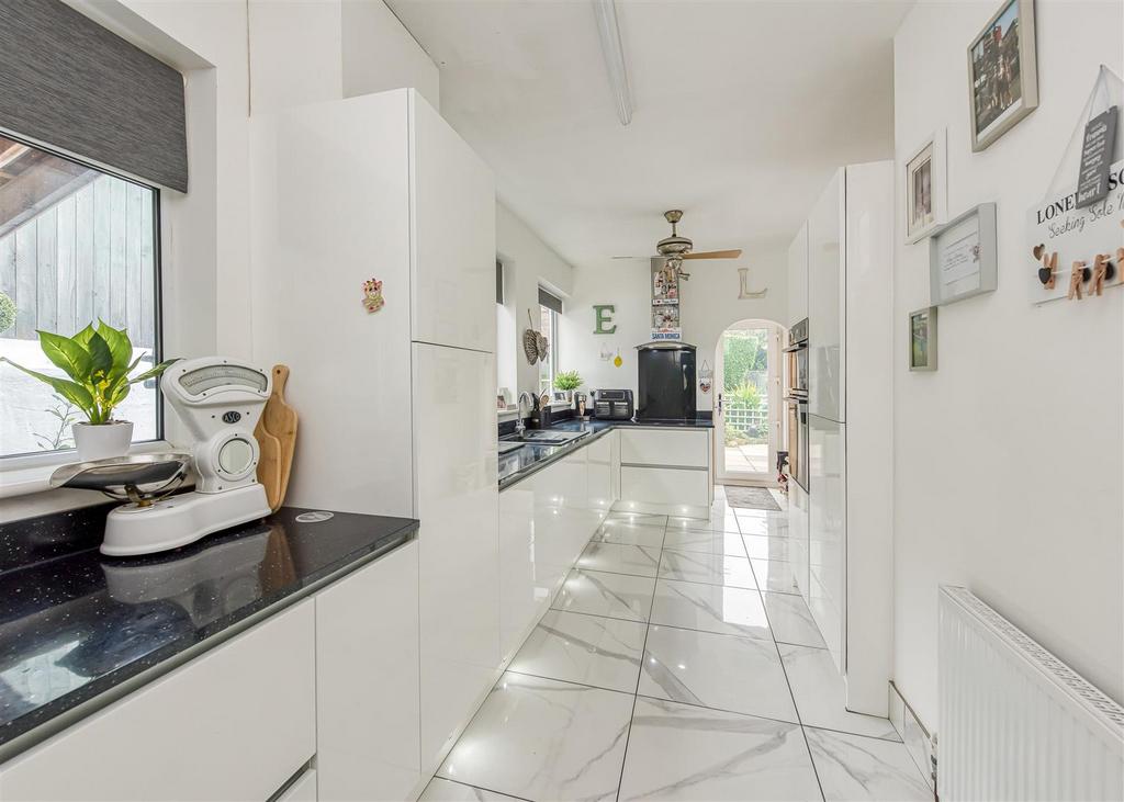 8 Sunridge Avenue-KItchen B.jpg