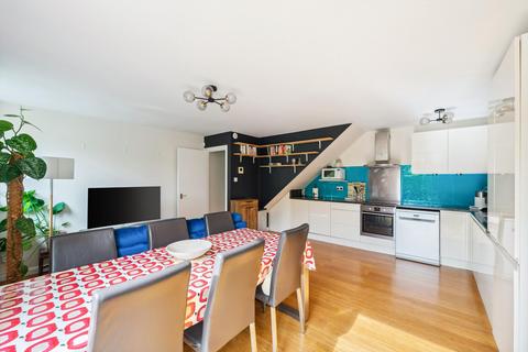 2 bedroom flat to rent, China Court, Asher Way, Wapping, London, E1W