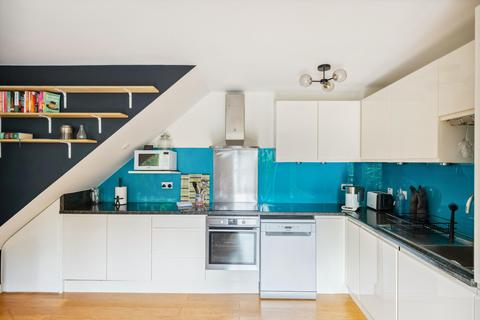 2 bedroom flat to rent, China Court, Asher Way, Wapping, London, E1W