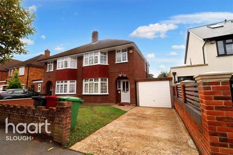 3 bedroom semi-detached house to rent, Marlborough Road, Langley