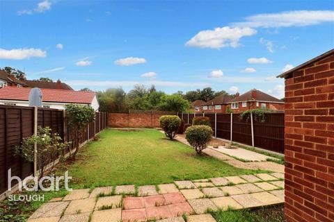 3 bedroom semi-detached house to rent, Marlborough Road, Langley