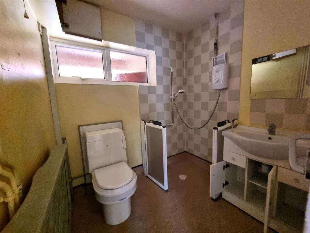 1 Blackcross - Shower Room.jpg