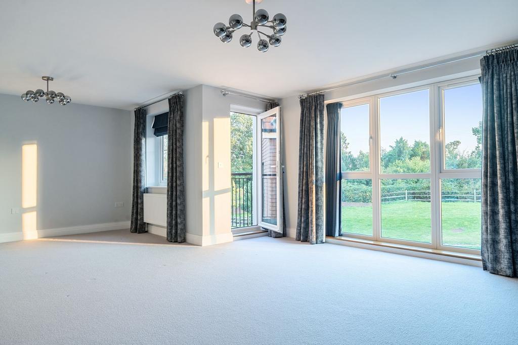 Sinclair Drive, Codmore Hill, RH20 4 bed detached house for sale £675,000