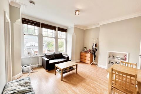 1 bedroom flat to rent, Glenilla Road, London NW3