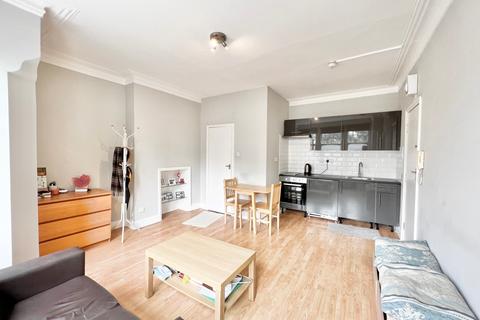 1 bedroom flat to rent, Glenilla Road, London NW3