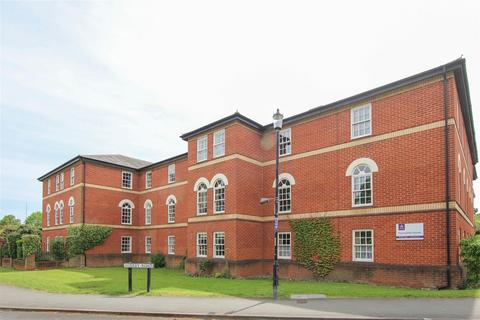 1 bedroom retirement property for sale, Farmadine House, Saffron Walden CB11