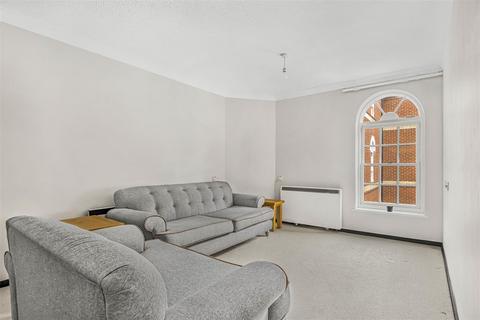 1 bedroom retirement property for sale, Farmadine House, Saffron Walden CB11