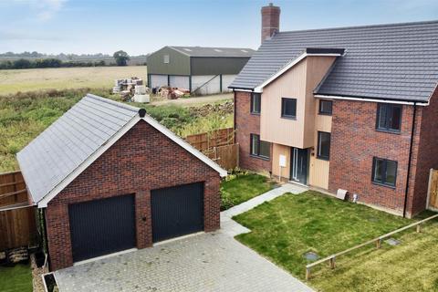 4 bedroom detached house for sale, Barn Field Drive, Needham Market IP6