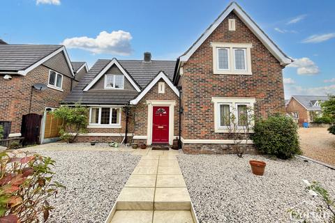 4 bedroom chalet for sale, Silverwood Close, Wimborne, Dorset