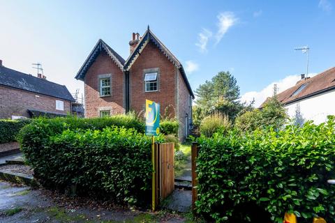 2 bedroom cottage to rent, Perry Hill, Worplesdon, Guildford, GU3