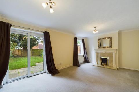 3 bedroom semi-detached house to rent, Frankholmes Drive, Shirley B90