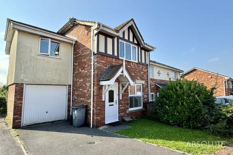 4 bedroom end of terrace house to rent, Woburn Close, Paignton, TQ3